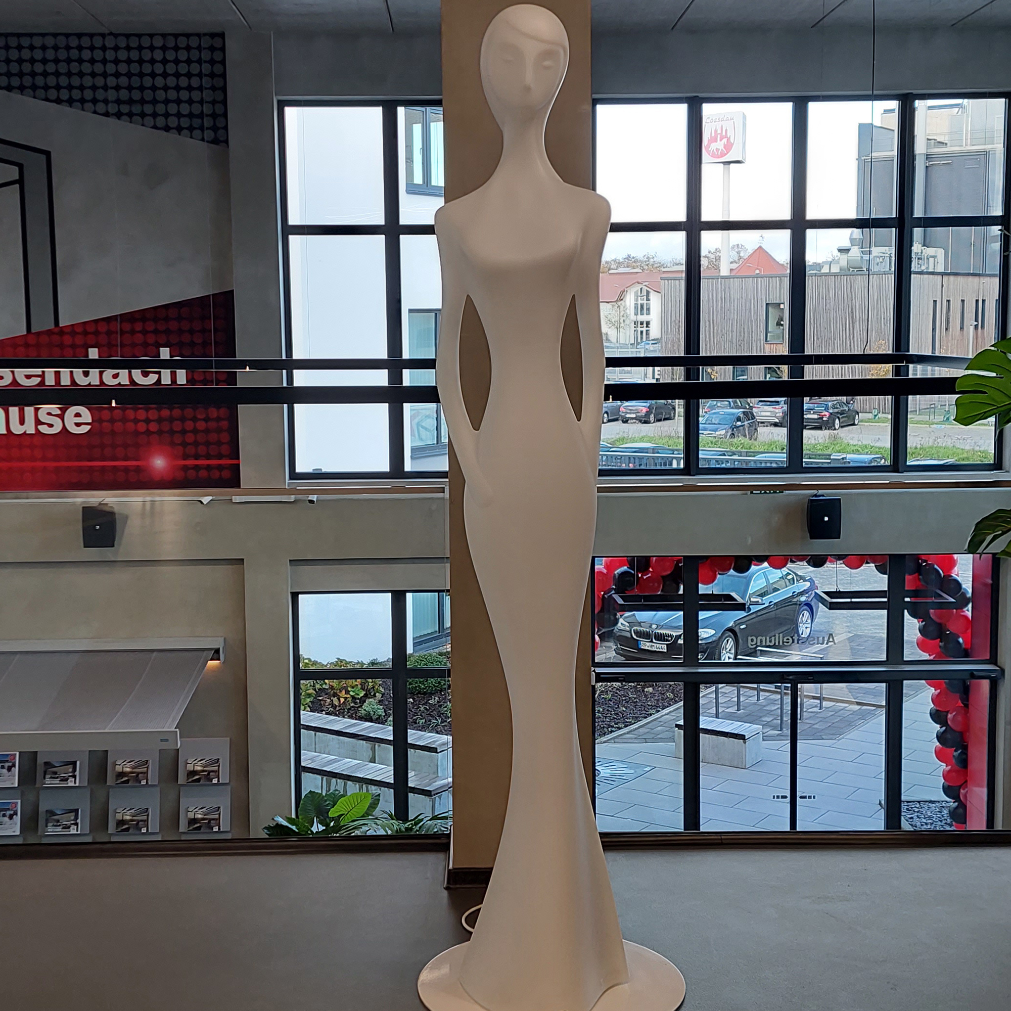 MYYOUR Lichtobjekt PENELOPE in der Ausstellung Rüsselsheim
