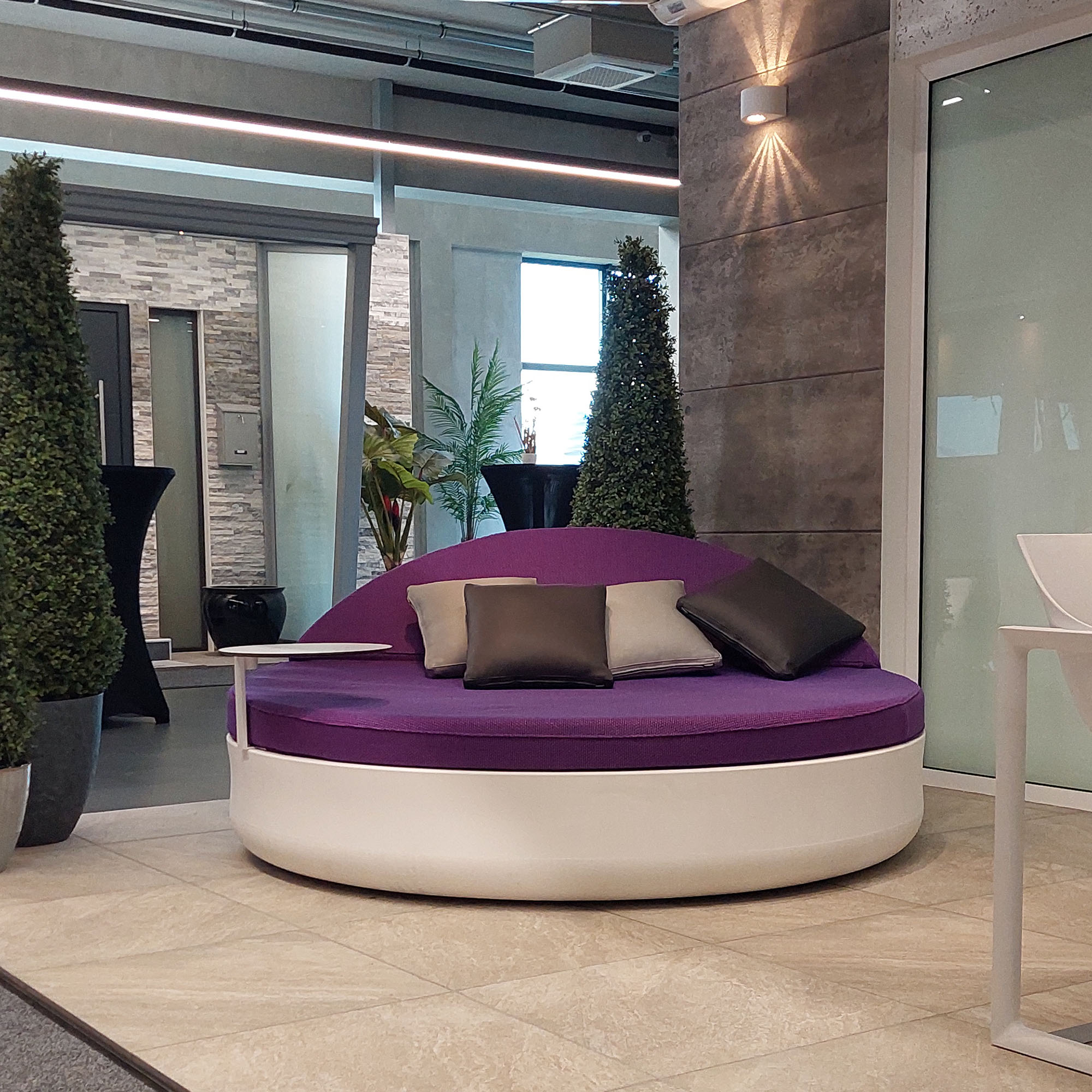 VONDOM Daybed ULM Ø 180 cm in der Ausstellung Rüsselsheim