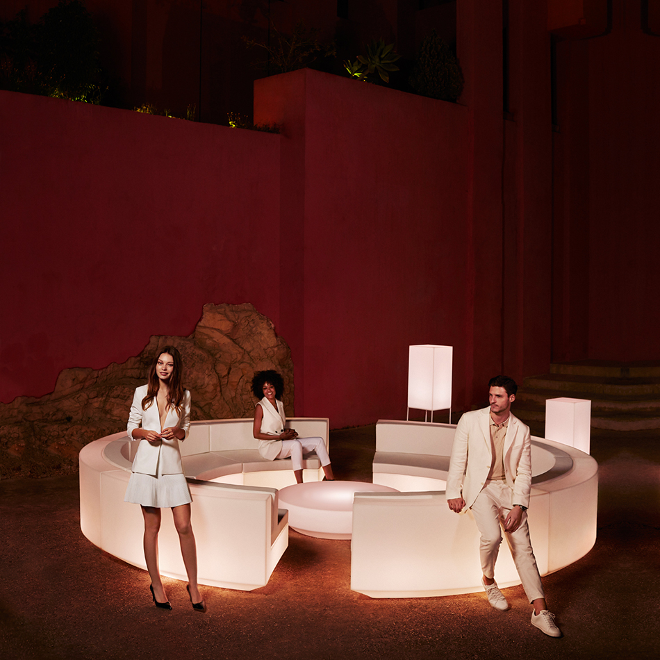 VONDOM LED Outdoor-Möbel im Showroom