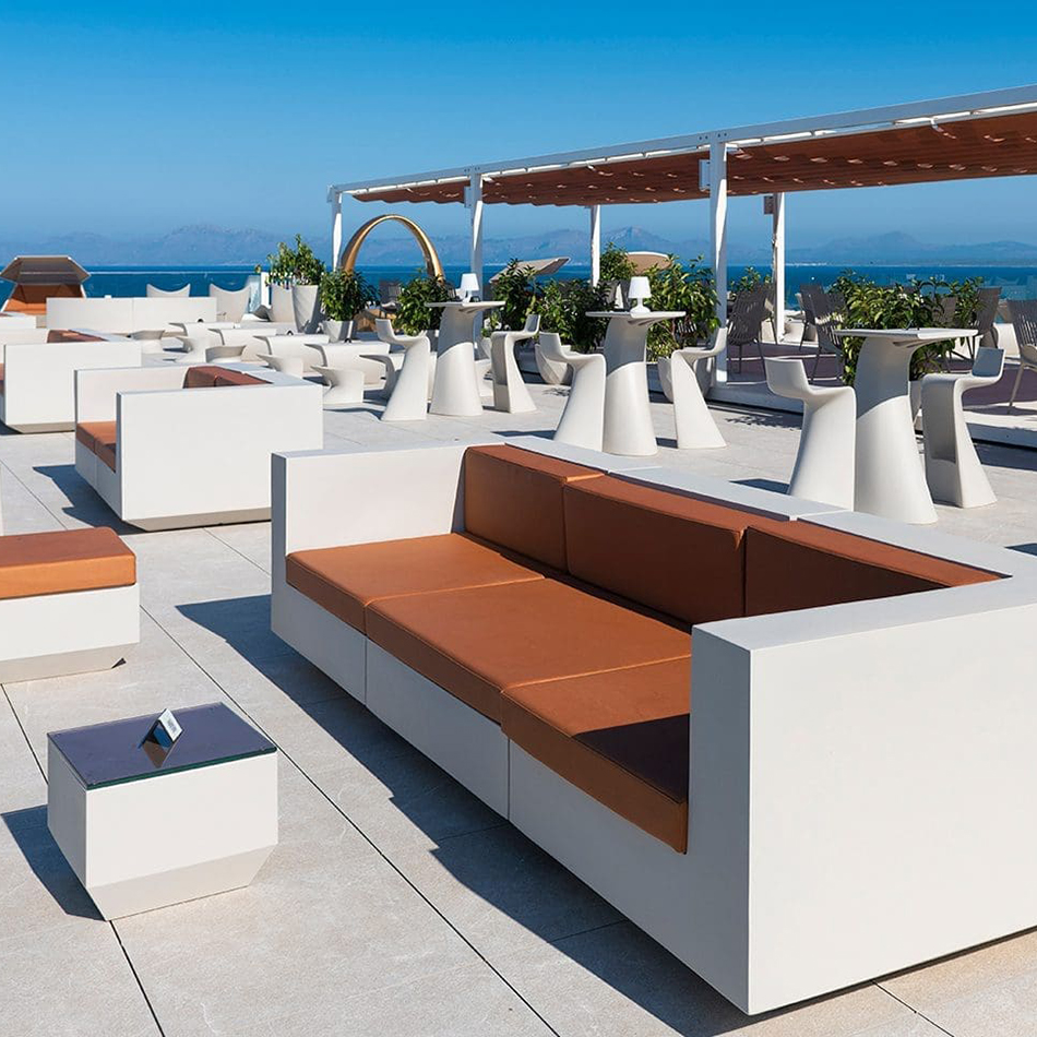 Bar & Lounge