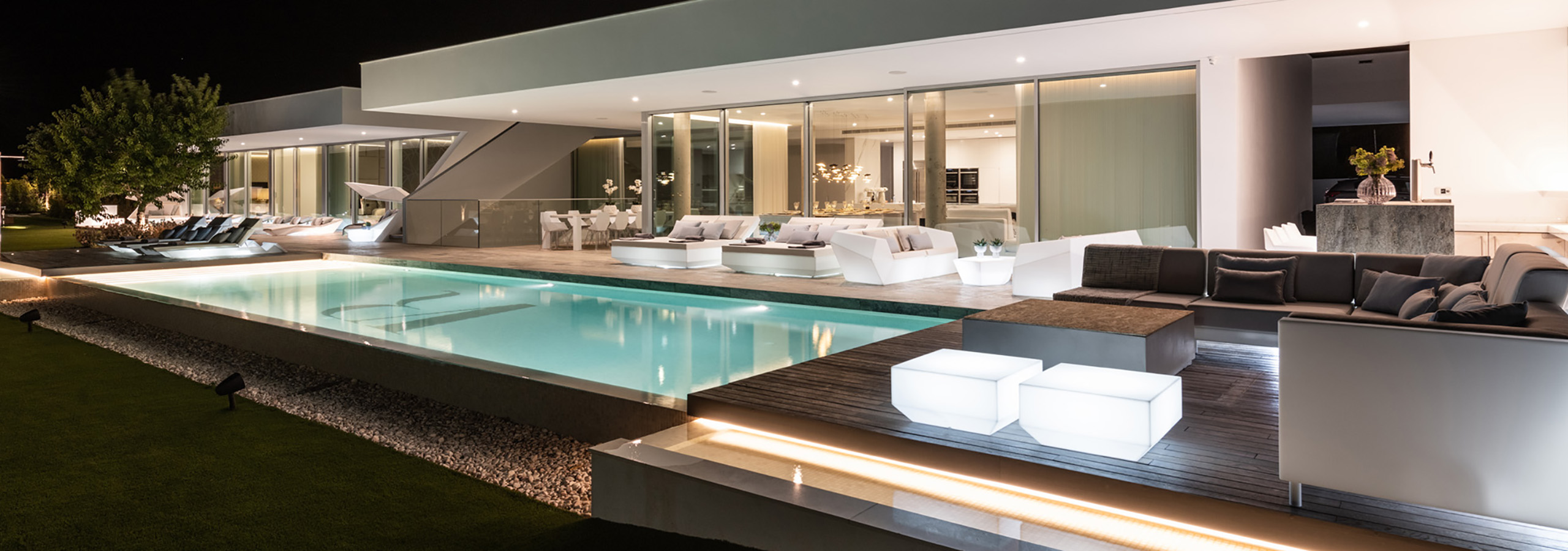 VONDOM Designmöbel für Luxusvillen & Privatgärten