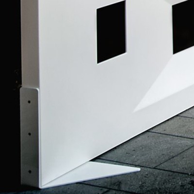 Bodenstand: 2 x Metall ME
