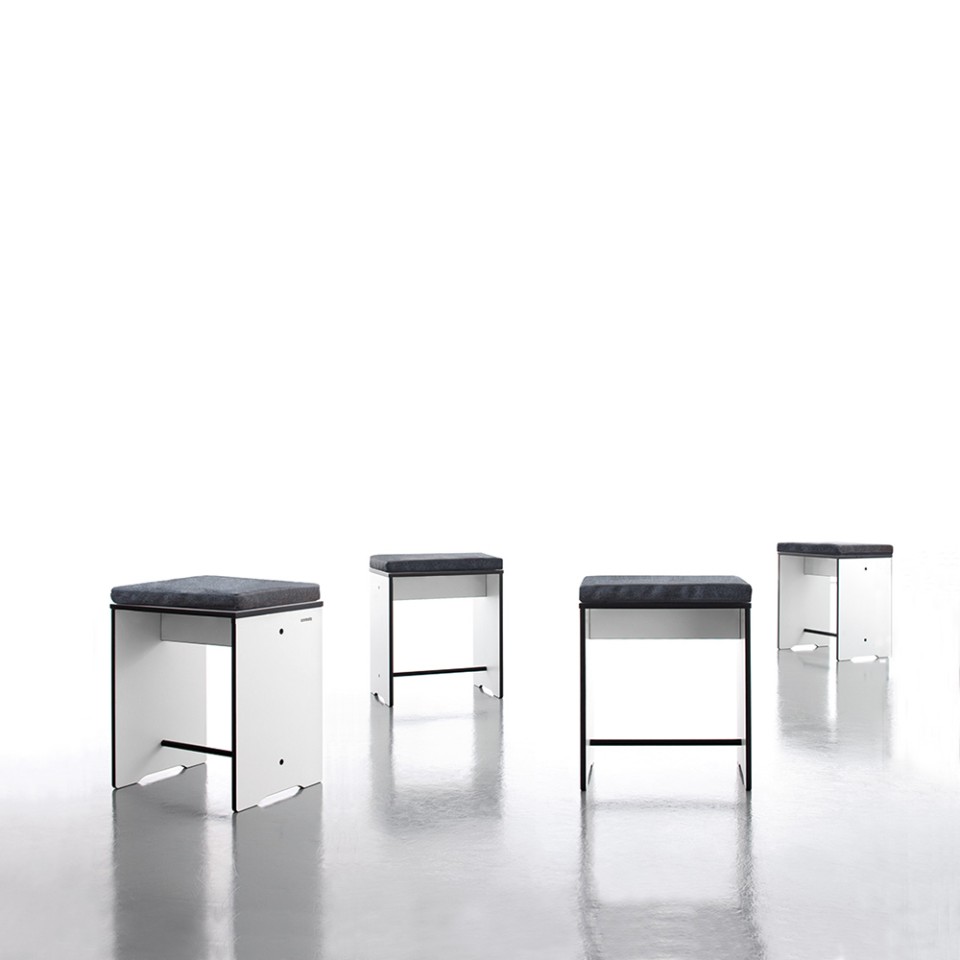 CONMOTO Hocker RIVA