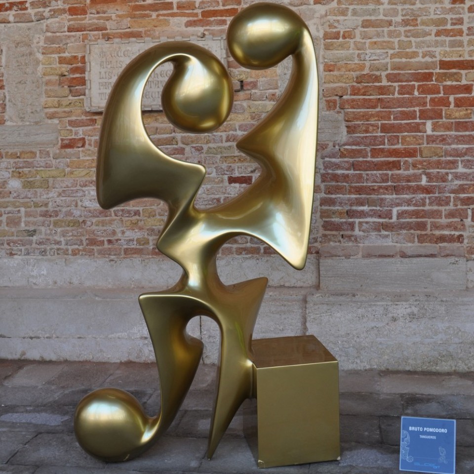 SLIDE ART Skulptur TANGUEROS by Bruto Pomodoro
