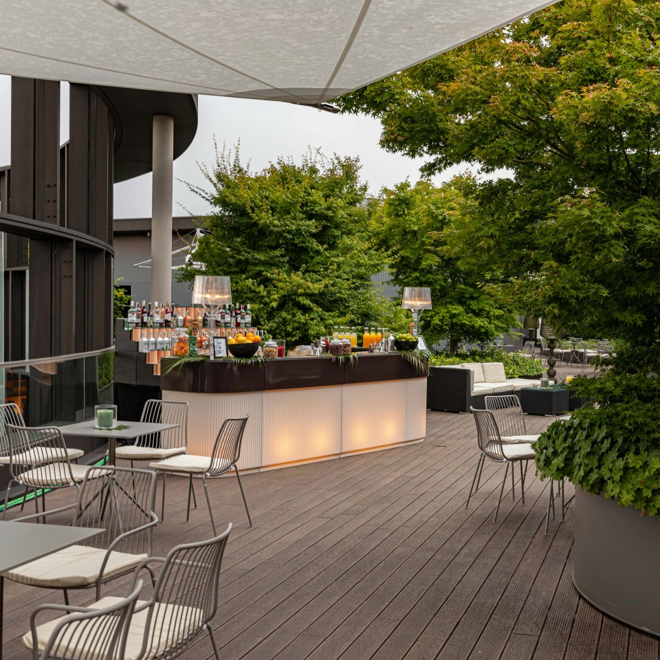 SLIDE DESIGN Beleuchtetes Barelement CORDIALE Ecke