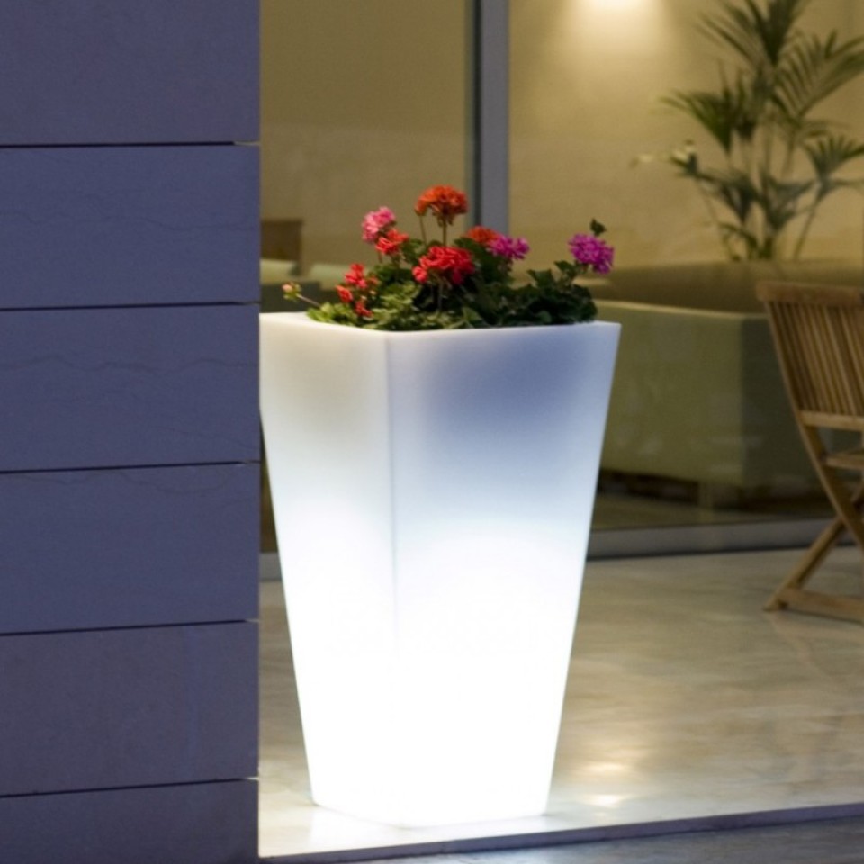VONDOM Fioriera illuminata CONO QUADRATO ALTO